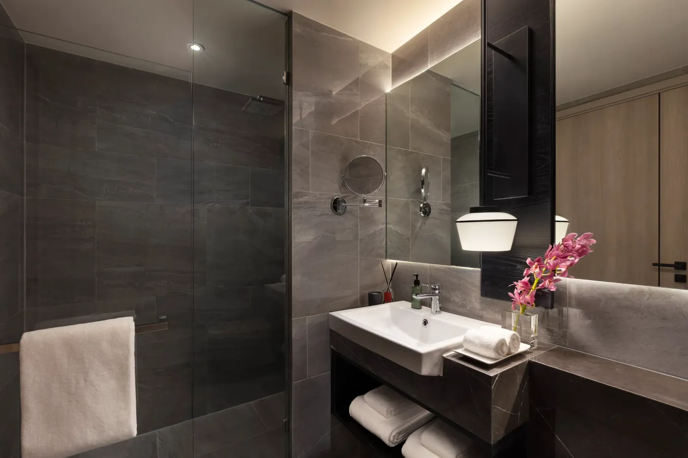SR Thailand BKK Asc Thonglor 3BRM Pre Second Bathrm LR for Ascott Thonglor Bangkok: VIAIVE Hotel Read for Bangkok Longer Stays, Families & Sukhumvit Dining.