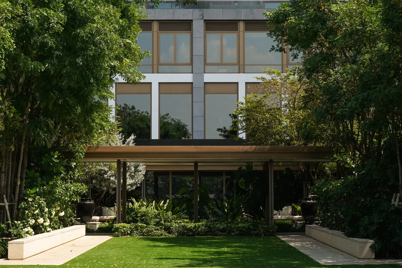 Capella Bangkok s Courtyard for Capella Bangkok Review: When the Chao Phraya’s Most Intimate Luxury Hotel Is Worth It.